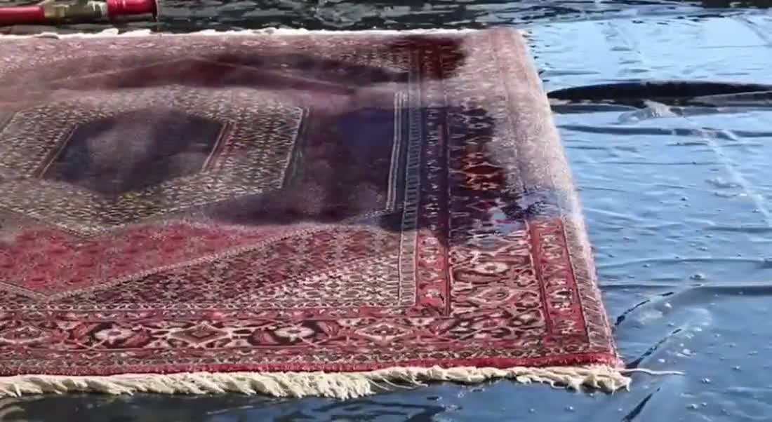 Lavage à la main d'un tapis d'Orient — Tapis Malesherbes